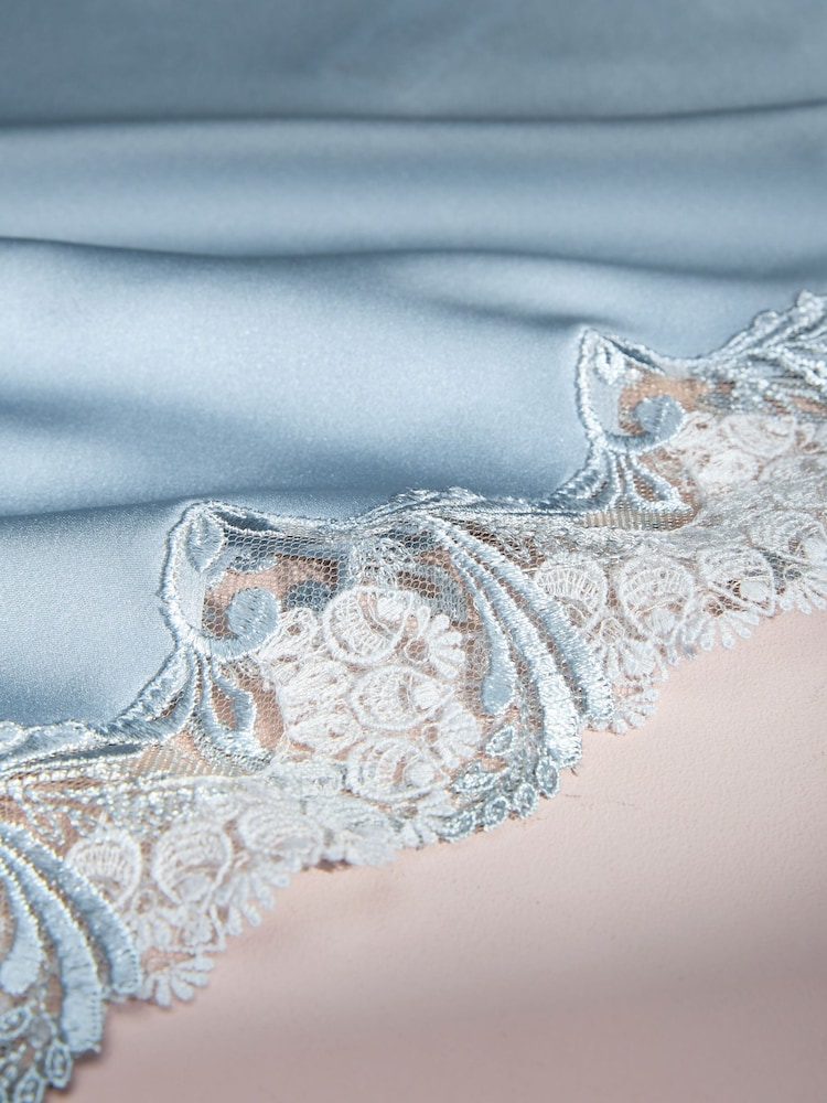 AIYLA Blue Swiss Designed Embroidered Silk Camisole - Bild 11 von 11