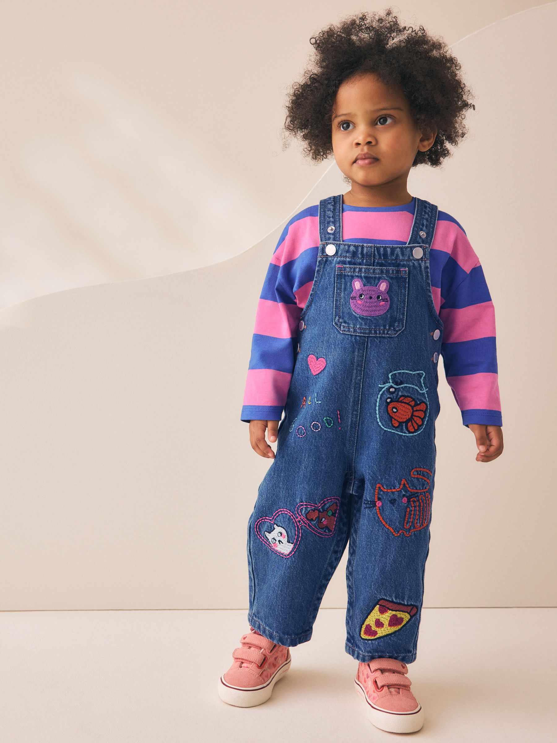 DenimDungareeキッズトレーナーセット Buy Blue/ Pink Stripe Embroidered Denim Dunagree Set (3mths-7yrs