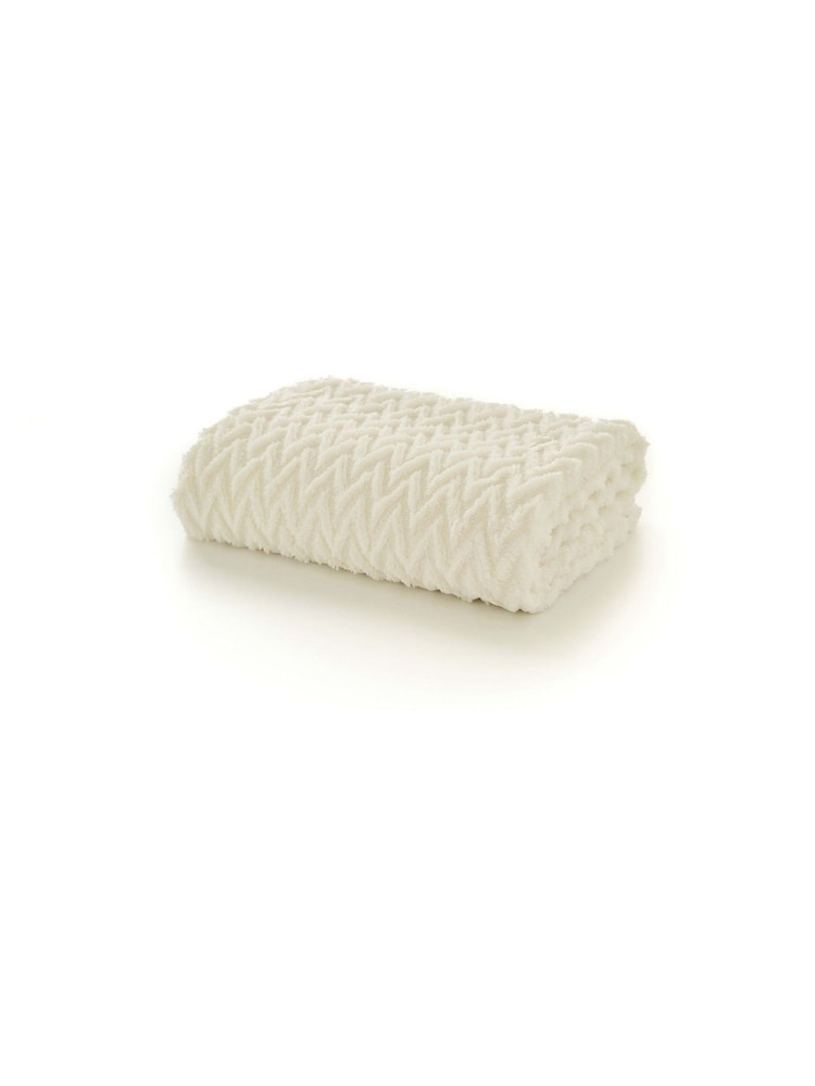 Deyongs Cream Tadcaster Supersoft Chevron Throw - Image 2 of 2 Deyongs Cream Tadcaster Supersoft Chevron Throw - Image 2 of 2