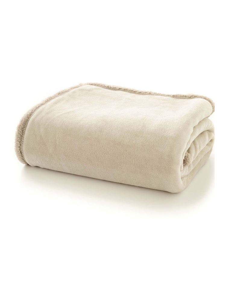 Deyongs Grey Hazelwood Sherpa Reverse Throw - Image 2 of 2 Deyongs Grey Hazelwood Sherpa Reverse Throw - Image 2 of 2