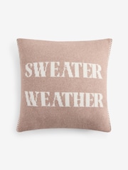 כרית נוי סרוגה בגודל 50 על 50 ס"מ עם כיתוב Sweater Weather - תמונה 1 מתוך 2