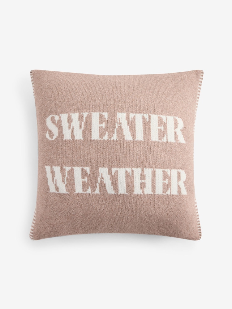 כרית נוי סרוגה בגודל 50 על 50 ס"מ עם כיתוב Sweater Weather - תמונה 1 מתוך 2
