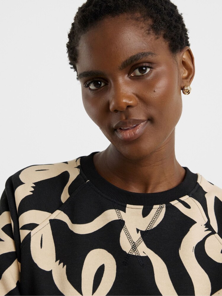 JD Williams Black Ground The Classic Longline Sweatshirt - Image 4 of 4 JD Williams Black Ground The Classic Longline Sweatshirt - Image 4 of 4