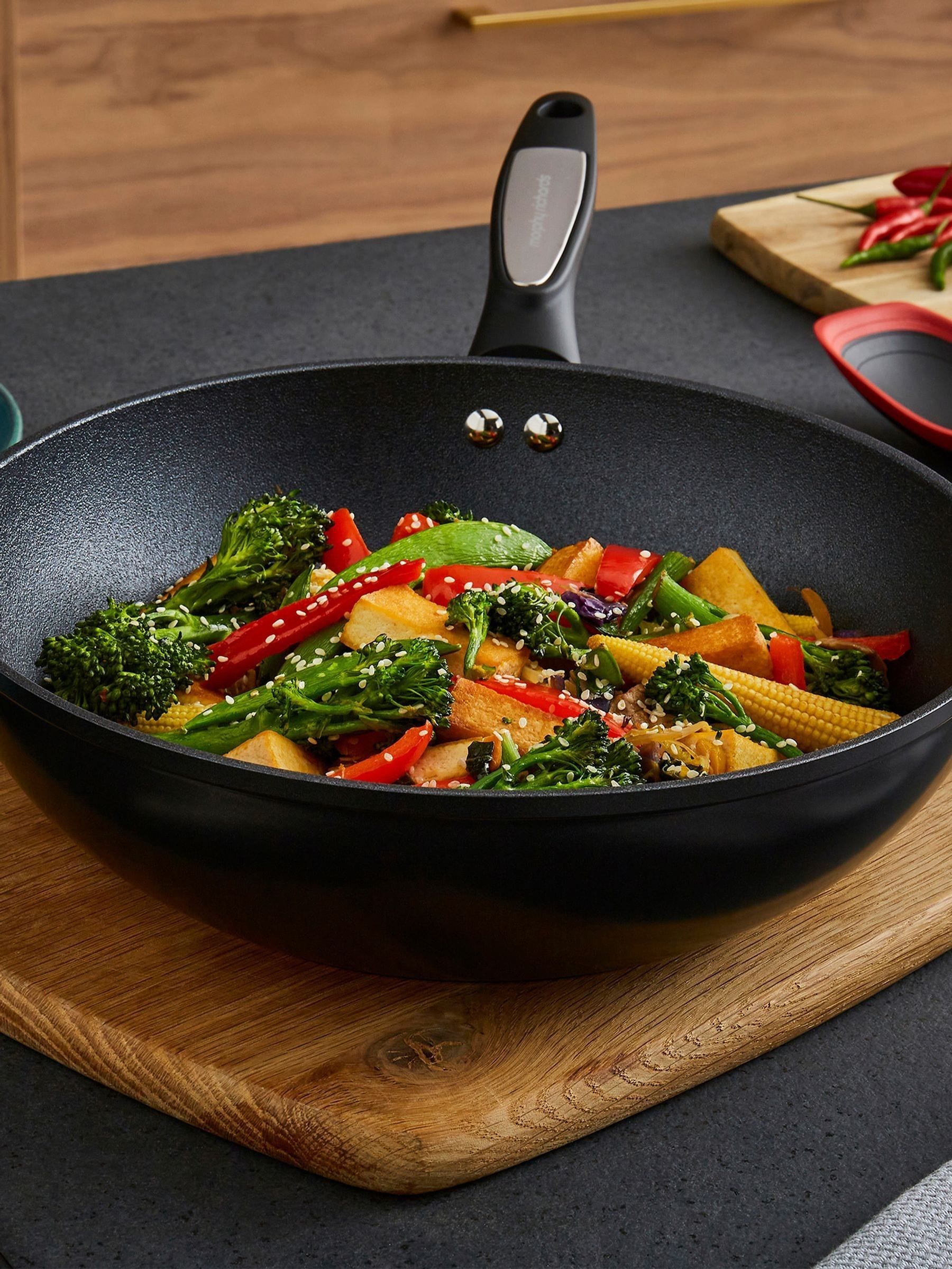 Morphy Richards Unisex Black 28Cm Forged Aluminium Stir Fry Pan In - Image 5