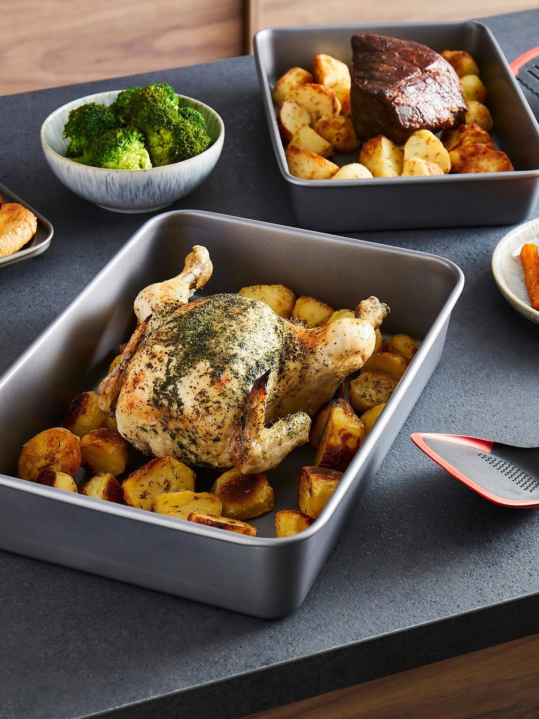 Morphy Richards Roasting Tin Set, 13x9 & 15x11, Heavy Duty Carbon Steel | Non-Stick, Textured Base | Oven, Dishwasher & Freezer Safe | Ideal for Family Roasts & Veg | 849001 - Image 5