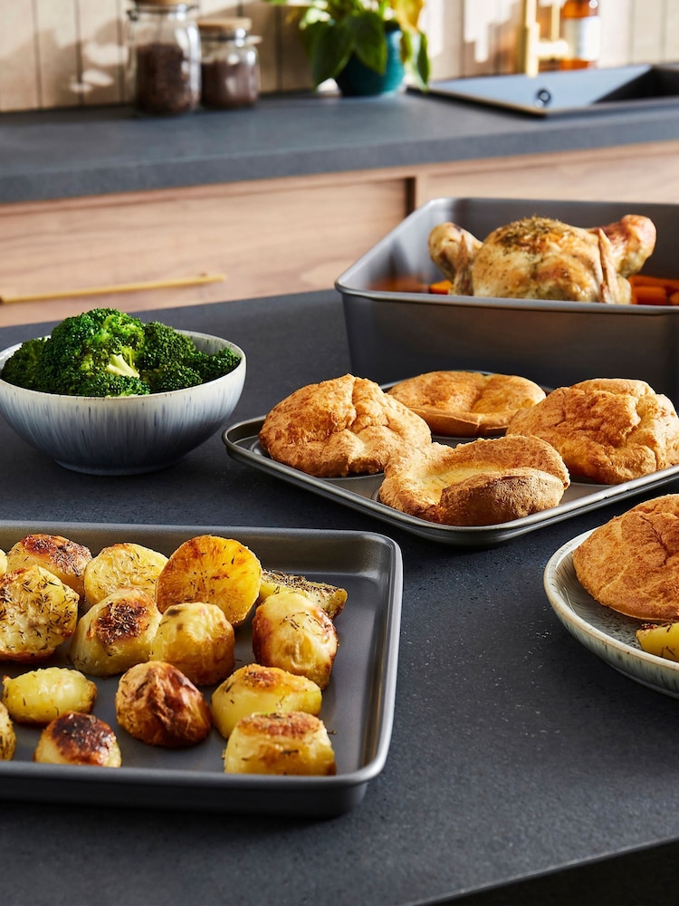 Morphy Richards Silver Grey Yorkshire Pudding Tray Oven Tray and Roasting Tin Set - Image 1 of 6