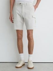 Reiss Chalk Wicket Cargo Cotton Cargo Chino Shorts with Stretch - Image 3 of 6