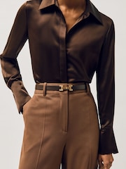 שוקולד - חגורה מרובעת מעור עם אבזם דגם Hayley של REISS - תמונה 1 מתוך 4