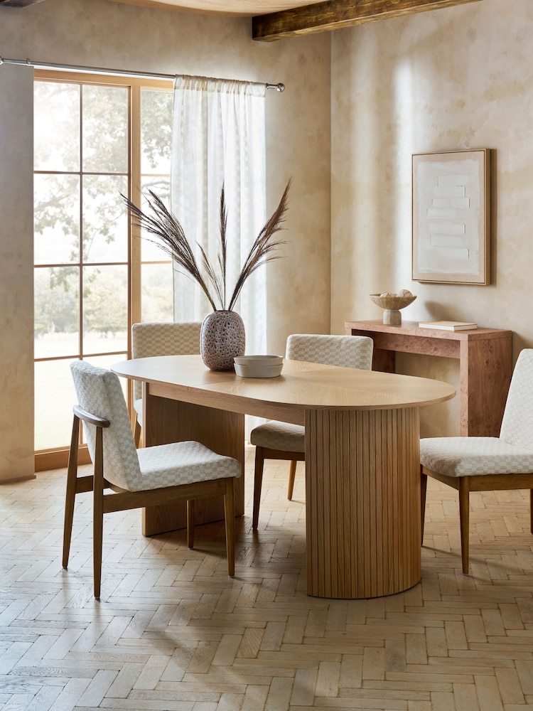 Light Natural Oak Hyde Veneer 6 to 10 Seater Extending Dining Table - Image 1 of 9 Light Natural Oak Hyde Veneer 6 to 10 Seater Extending Dining Table - Image 1 of 9