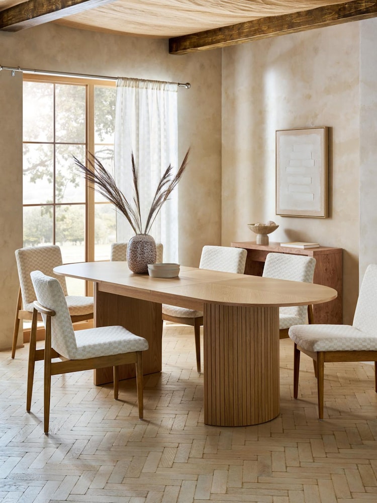 Light Natural Oak Hyde Veneer 6 to 10 Seater Extending Dining Table - Image 2 of 9 Light Natural Oak Hyde Veneer 6 to 10 Seater Extending Dining Table - Image 2 of 9