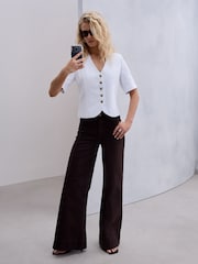 بني - جينز بقصّة رِجل واسعة قابلة للتمدد بخصر مرتفع - صورة 3 من 7