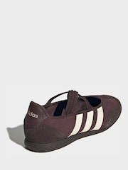 بني - حذاء رياضي باليرينا طراز ماري جين Barreda من adidas - صورة 2 من 10