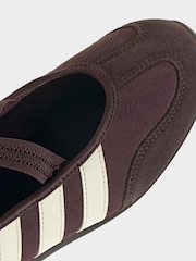 بني - حذاء رياضي باليرينا طراز ماري جين Barreda من adidas - صورة 9 من 10