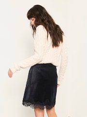 Mini Skirt na may Velvet Lace Trim na may FatFace - Larawan 3 ng 4