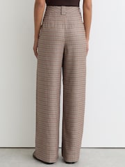 Reiss Neutral Check River Petite Wide-Leg Check Pleated Trousers - Image 5 of 8