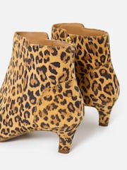 Oliver Bonas Leopard Print Suede Square Toe Heeled Ankle Boots - Imagen 7 de 7