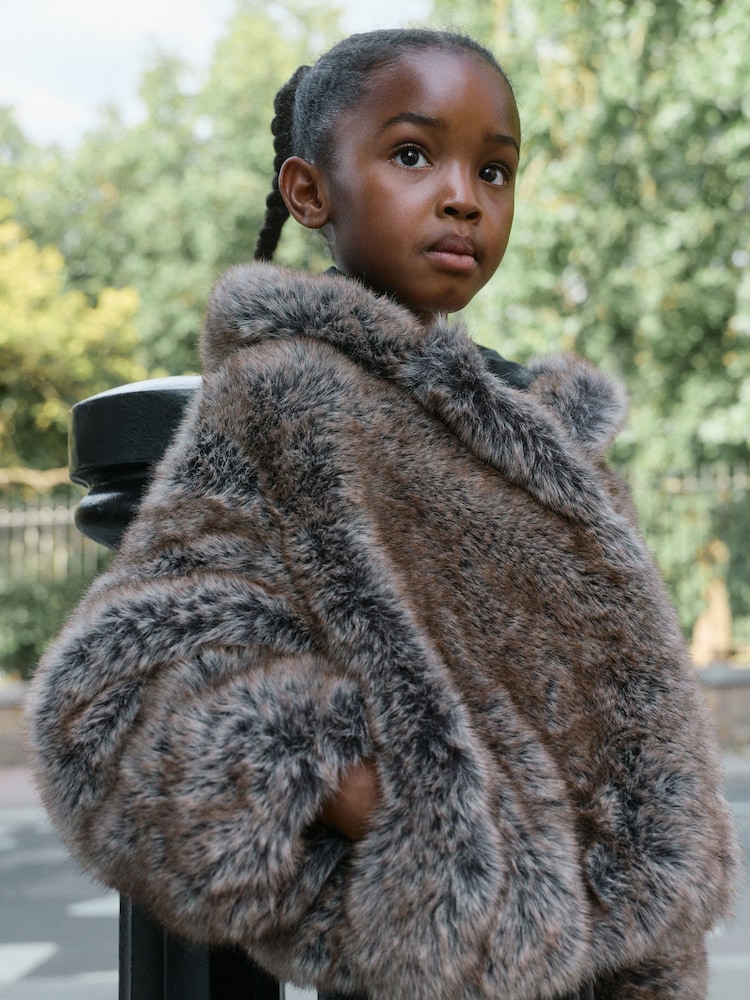 Warm-Braun - Faux Fur Coat With Hood (3-16yrs) - Bild 2 von 9 Warm-Braun - Faux Fur Coat With Hood (3-16yrs) - Bild 2 von 9