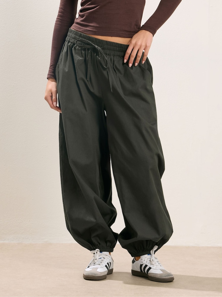 PixieGirl Petite Green Poplin Cuffed Balloon Joggers - Image 2 of 5