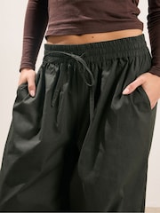 PixieGirl Petite Green Poplin Cuffed Balloon Joggers - Image 4 of 5