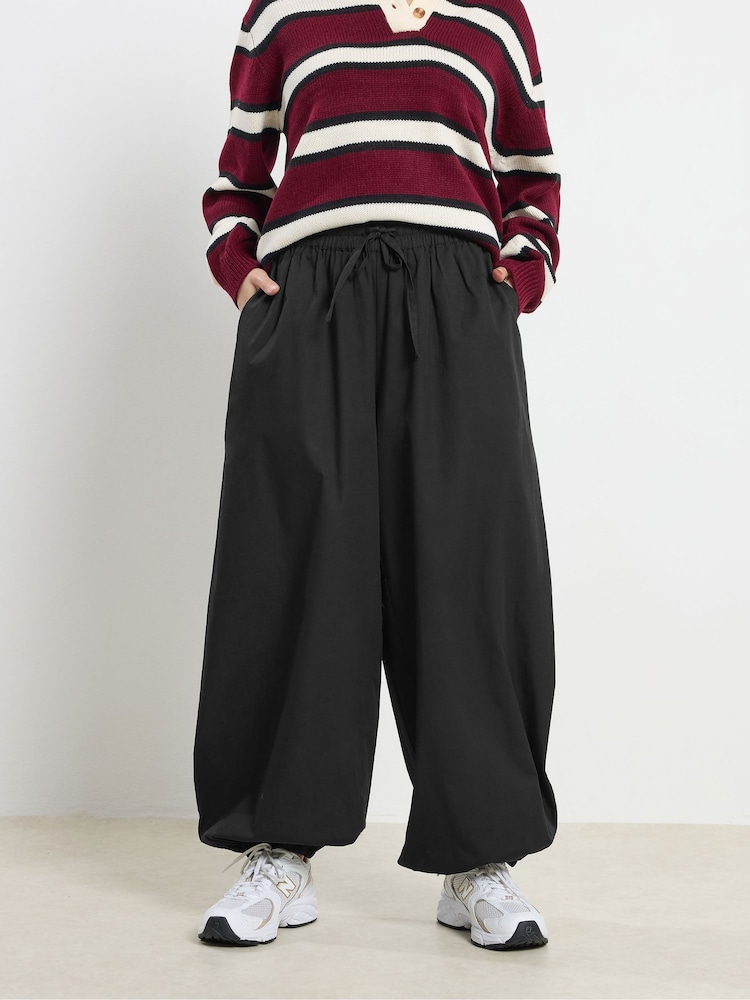 PixieGirl Petite Black Poplin Cuffed Balloon Joggers - Image 2 of 5