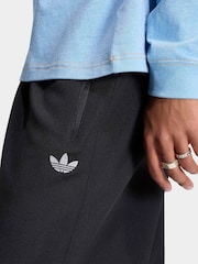 بنطلون رياضي بحاشية مفتوحة تشكيلة Essentials من adidas Originals - Image 5 of 6