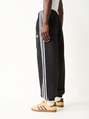 Negro - adidas Originals Adicolor 3 Stripes Cuffed Sweatpants - Imagen 3 de 5