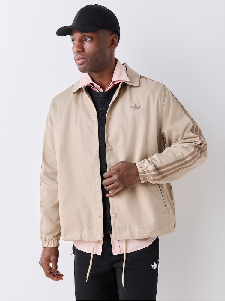 בז' - adidas Originals 3 Stripes Coaches Jacket - תמונה 1 מתוך 6 בז' - adidas Originals 3 Stripes Coaches Jacket - תמונה 1 מתוך 6