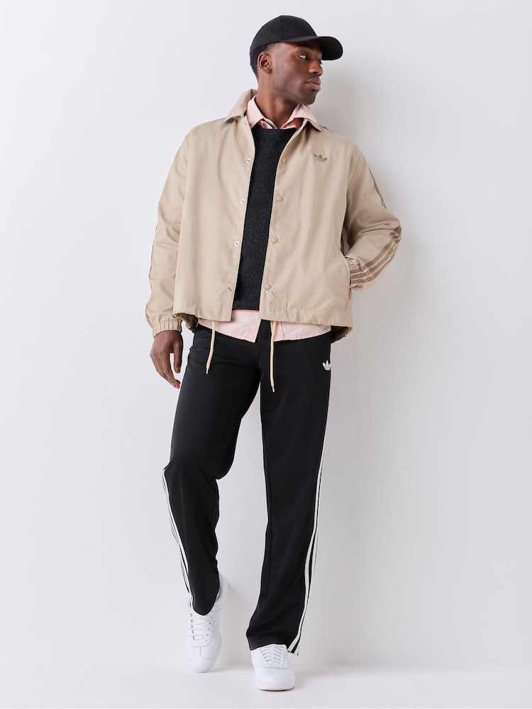 בז' - adidas Originals 3 Stripes Coaches Jacket - תמונה 2 מתוך 6 בז' - adidas Originals 3 Stripes Coaches Jacket - תמונה 2 מתוך 6