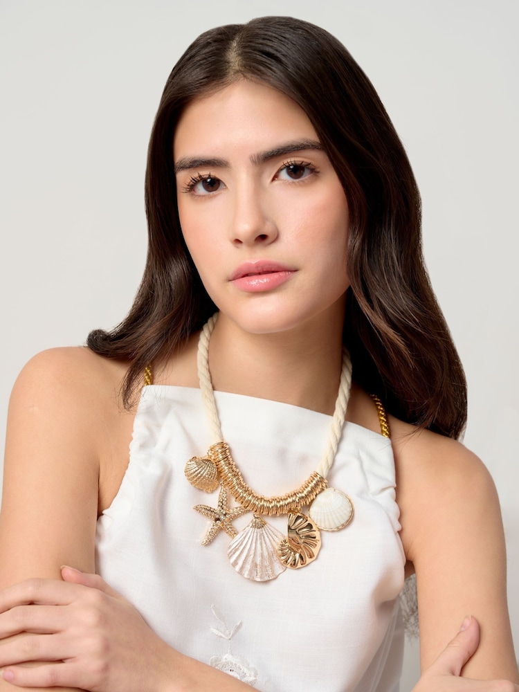 Aela Gold Tone Statement Shell Necklace - Imagen 1 de 4