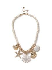 Aela Gold Tone Statement Shell Necklace - Imagen 3 de 4