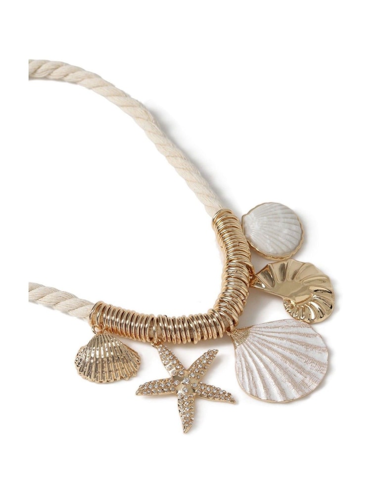 Aela Gold Tone Statement Shell Necklace - Imagen 4 de 4