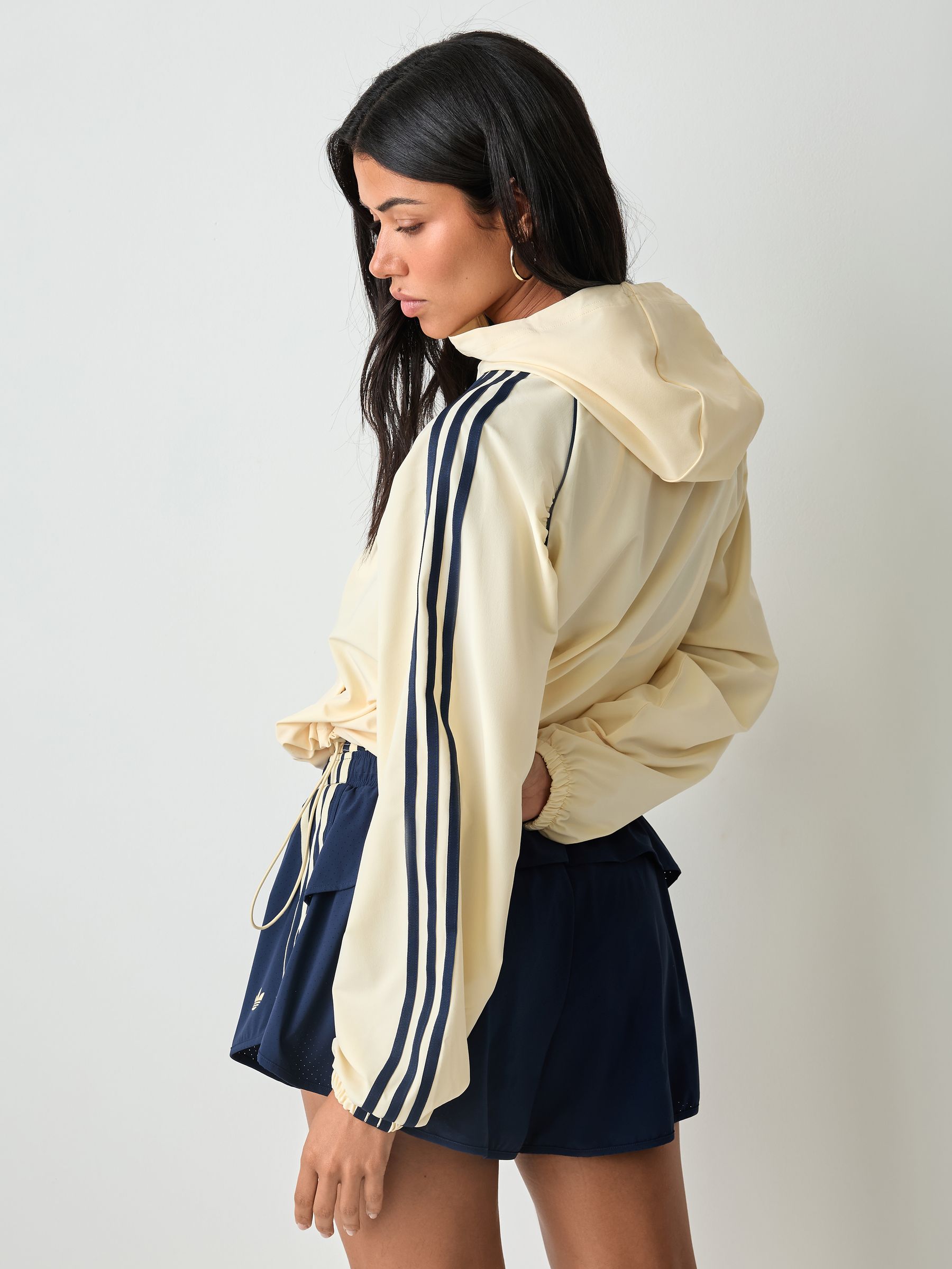 Comprar Creme - Casaco adidas Originals Sports com zíper até o