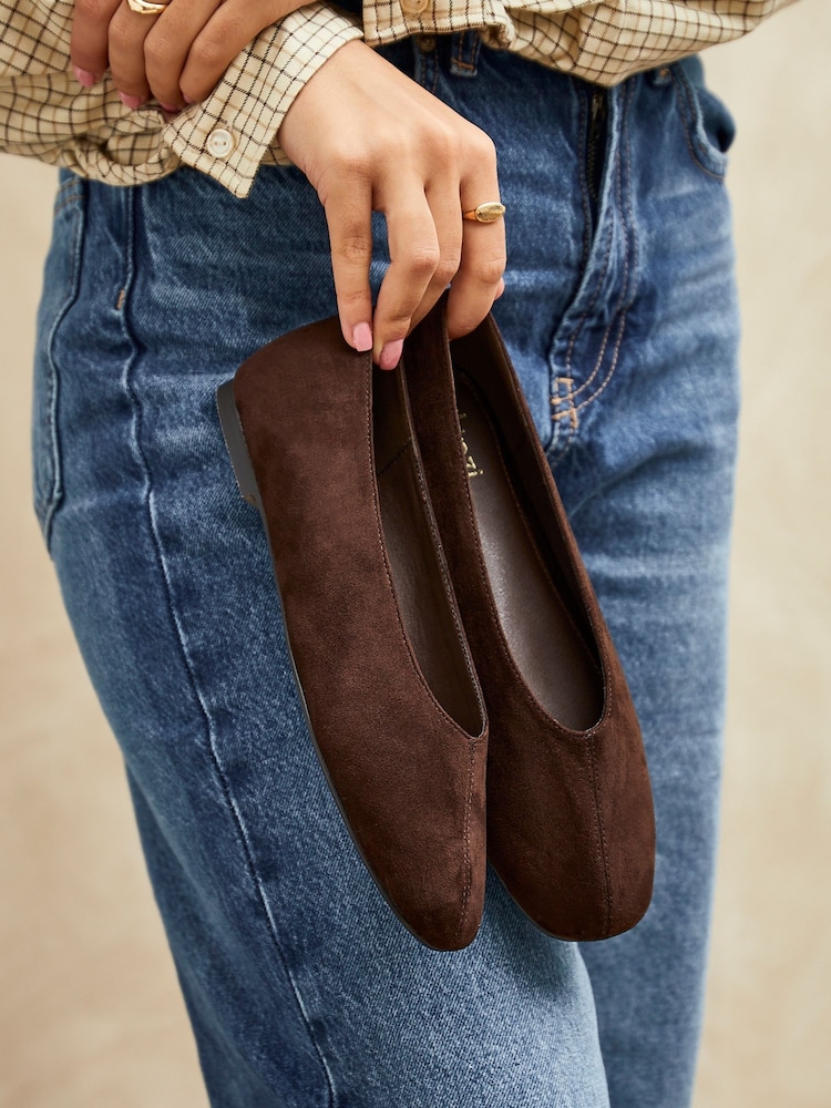 Linzi Brown Structure Square Toe Ballet Flats With Top Stitching - Image 1 of 6 Linzi Brown Structure Square Toe Ballet Flats With Top Stitching - Image 1 of 6