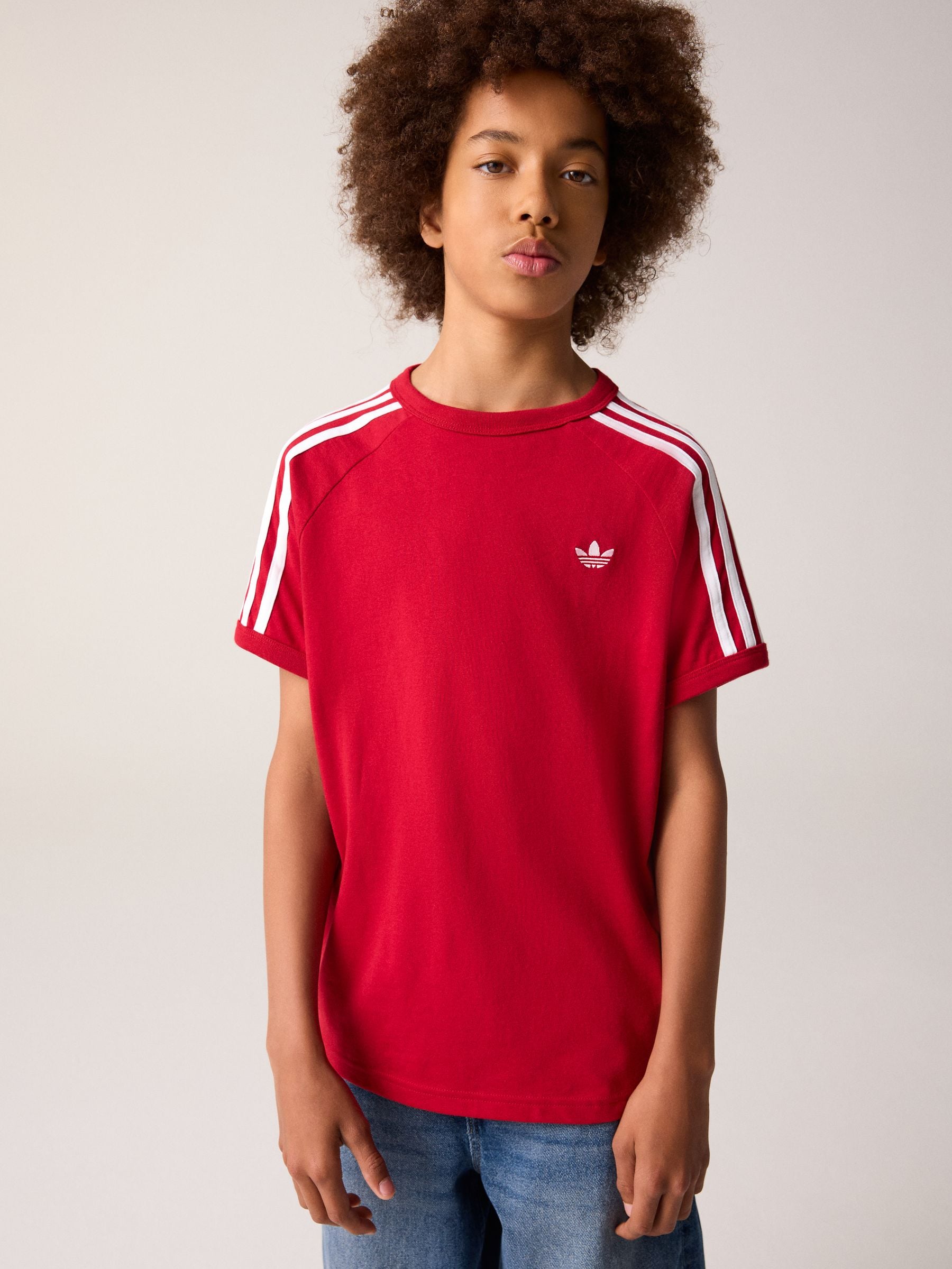 Next：日本 レッド - adidas Originals 3 ストライプ Tシャツ from