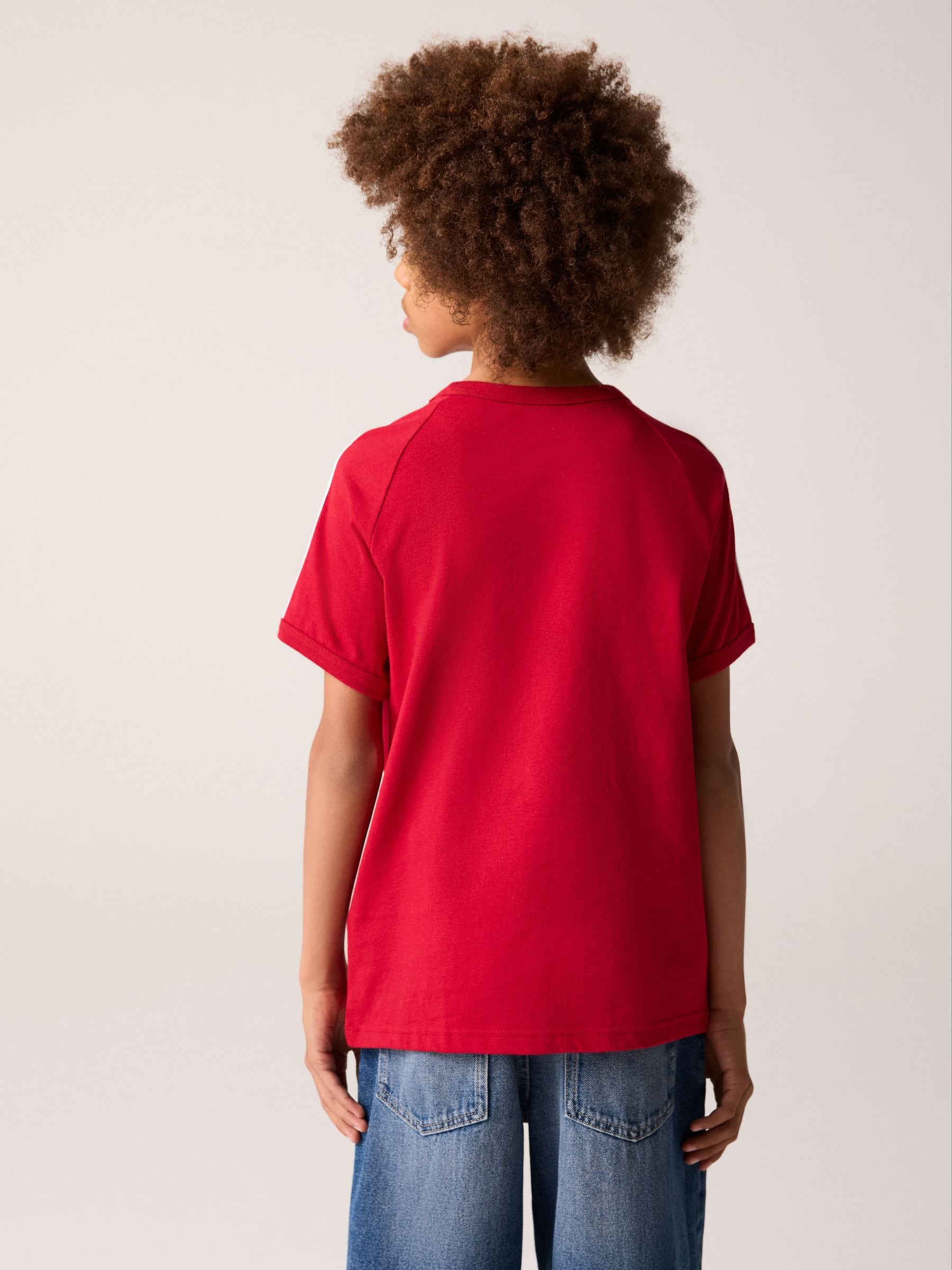 Next：日本 レッド - adidas Originals 3 ストライプ Tシャツ from