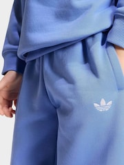 modra - Komplet hlač za prosti čas s širokimi hlačnicami in puloverja adidas Originals - Slika 5 iz 10
