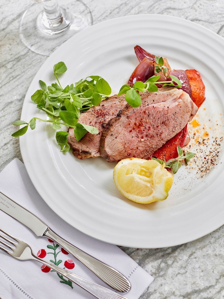 Sophie Conran Set of 4 White Porcelain Dinner Plates - Image 1 of 6