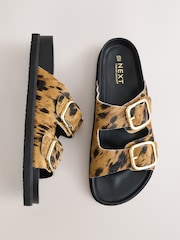 جلد شكل حيواني - صندل جلد بحزامين بتوسيد للقدم ‪Forever Comfort®‬ - صورة 1 من 5