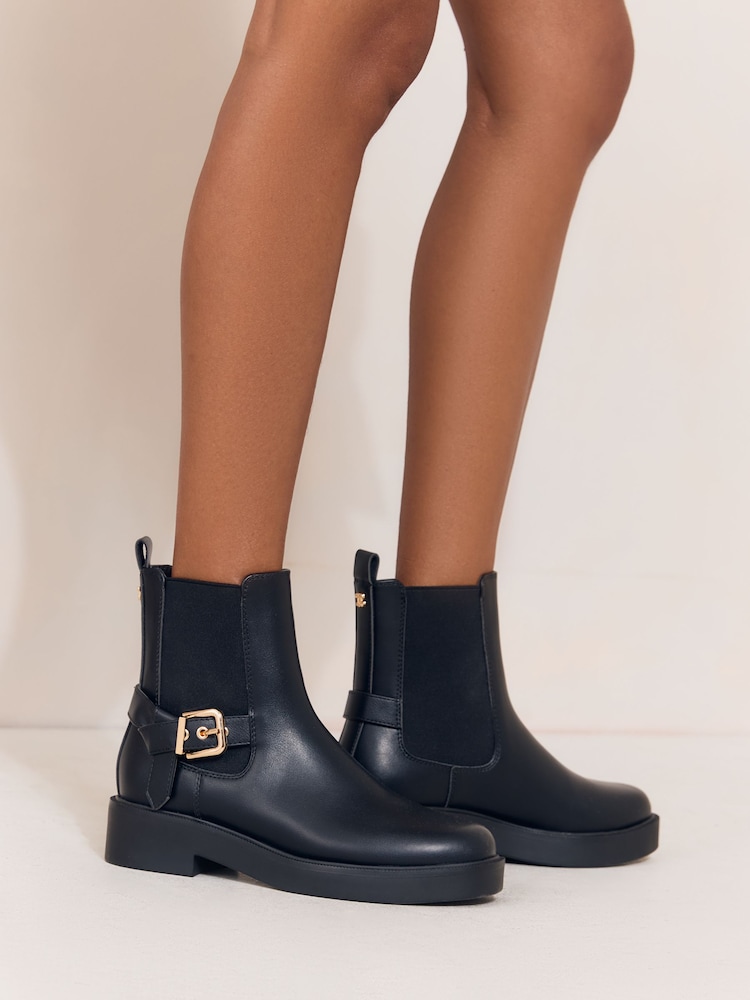 Qara - Lipsy Faux Suede Buckle Ankle Chelsea çəkmələr - 7şəkildən 1 şəkil Qara - Lipsy Faux Suede Buckle Ankle Chelsea çəkmələr - 7şəkildən 1 şəkil