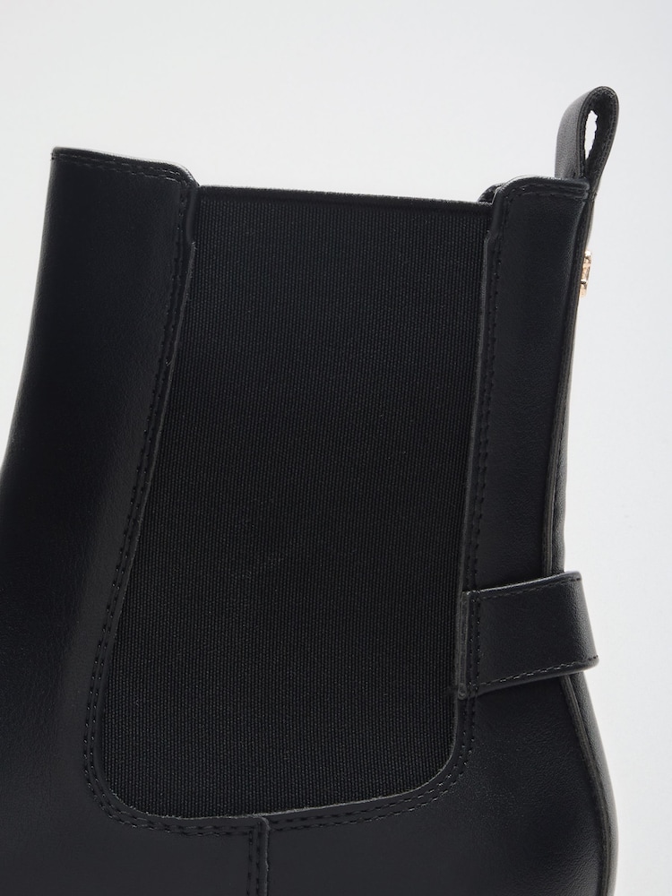 Qara - Lipsy Faux Suede Buckle Ankle Chelsea çəkmələr - 7şəkildən 7 şəkil Qara - Lipsy Faux Suede Buckle Ankle Chelsea çəkmələr - 7şəkildən 7 şəkil