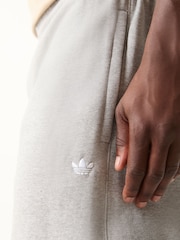 Серый - Шорты Adidas Original Essentials - Изображение 4 5