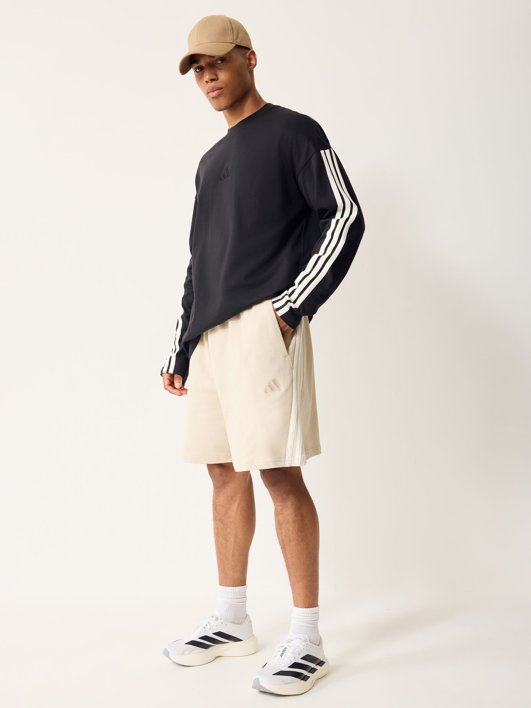 Next：日本 ベージュ - adidas Kit スリーストライプス ショートパンツ
