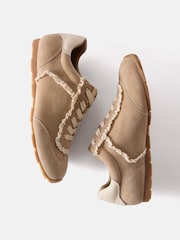 حذاء رياضي شمواه مزين بالدانتيل من Mint Velvet - صورة 5 من 5