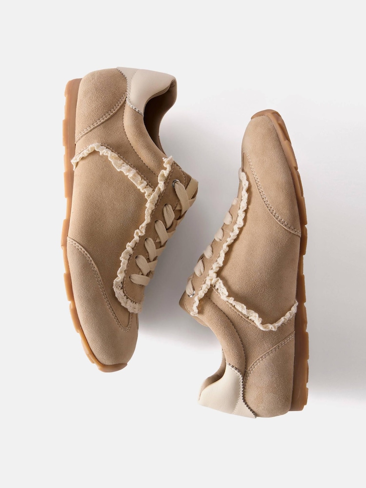 حذاء رياضي شمواه مزين بالدانتيل من Mint Velvet - صورة 5 من 5