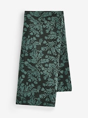 Green Christmas Holly Mistletoe Wipe Clean Table Cloth - Image 4 of 4