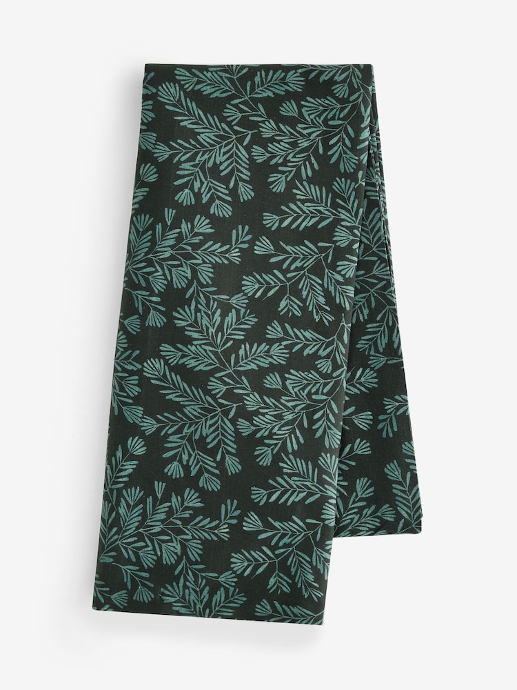 Green Christmas Holly Mistletoe Wipe Clean Table Cloth - Image 4 of 4 Green Christmas Holly Mistletoe Wipe Clean Table Cloth - Image 4 of 4