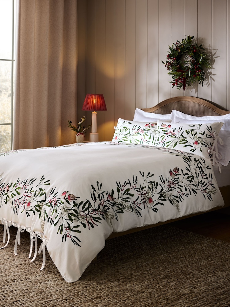 Natural 200TC Sateen Robins Christmas Duvet Cover And Pillowcase Set - Image 1 of 4
