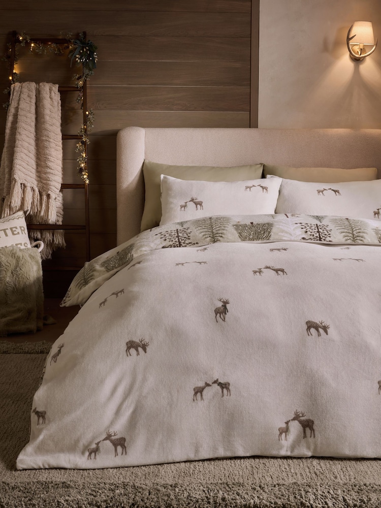 Green Woodland Deers Fleece Christmas Duvet Cover and Pillowcase Set - Image 2 of 6 Green Woodland Deers Fleece Christmas Duvet Cover and Pillowcase Set - Image 2 of 6