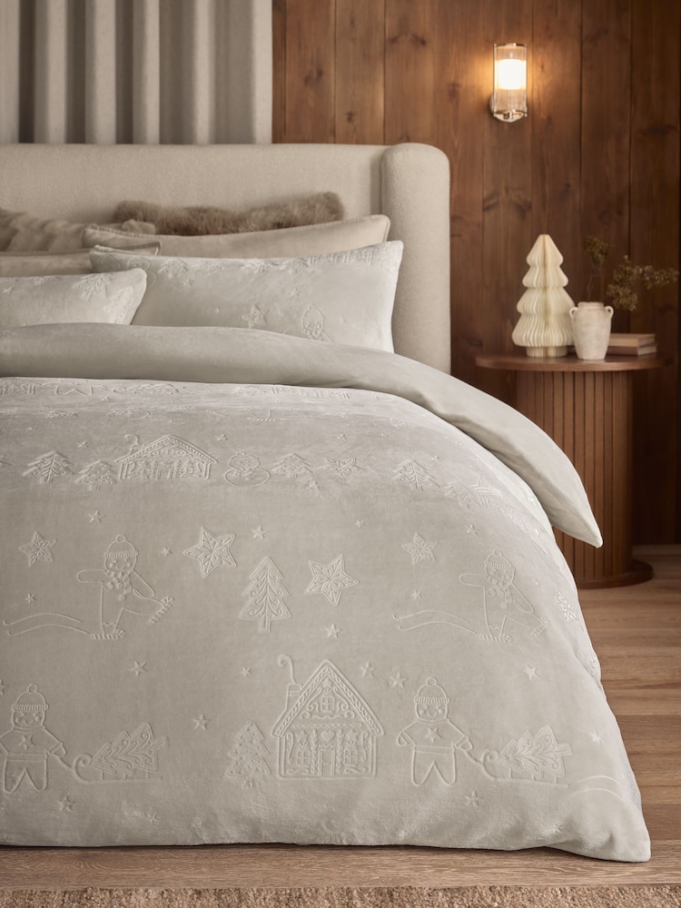 Natural Gingerbread House Christmas Fleece Duvet Cover and Pillowcase Set - Image 2 of 3 Natural Gingerbread House Christmas Fleece Duvet Cover and Pillowcase Set - Image 2 of 3