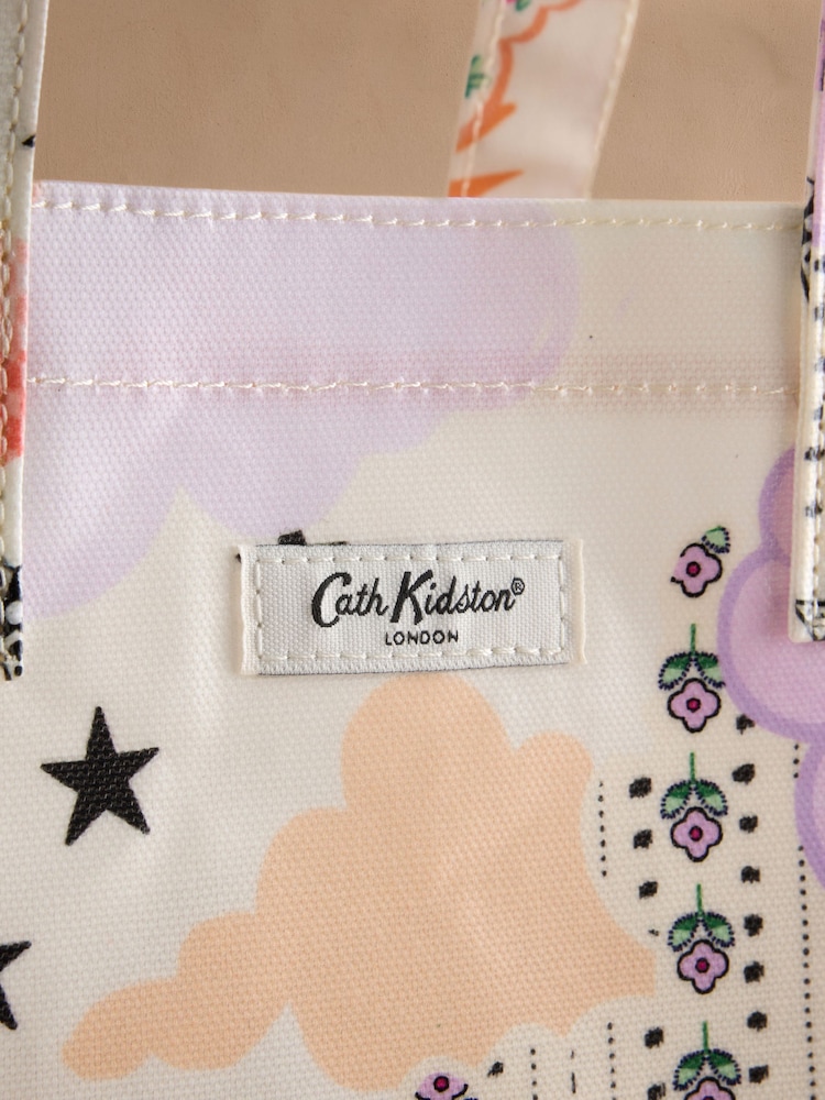 حقيبة كتب حجم كبير من Cath Kidston - صورة 2 من 3 حقيبة كتب حجم كبير من Cath Kidston - صورة 2 من 3